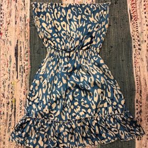 Silky strapless blue leopard dress